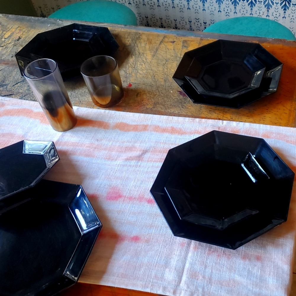 Vintage Arcoroc France Black Octagon plates, 7in and 10inch. 4 table settings